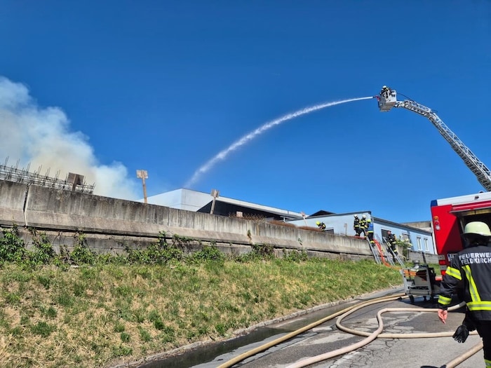 Beherzter Kampf gegen die Flammen.