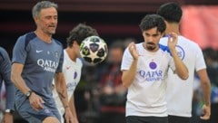 Luis Enrique (l.) hat mit seinen Spielern eine interessante Taktik einstudiert. 
