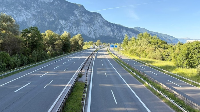 The situation is also unusually quiet on the main access route from Germany.