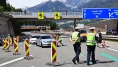 Samstag, 11 Uhr: Die Brennerautobahn wird gesperrt, erste Urlauber müssen umdrehen.