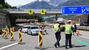 Samstag, 11 Uhr: Die Brennerautobahn wird gesperrt, erste Urlauber müssen umdrehen.