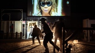 Bei „Dark Noon“ wird live gefilmt und vor allem viel geschossen.
