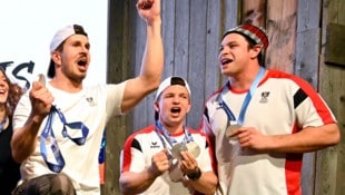 Thomas Steu (links) und Jonas Müller (re.) haben mit ihren Teamkollegen Nico Gleirscher und Noah ...