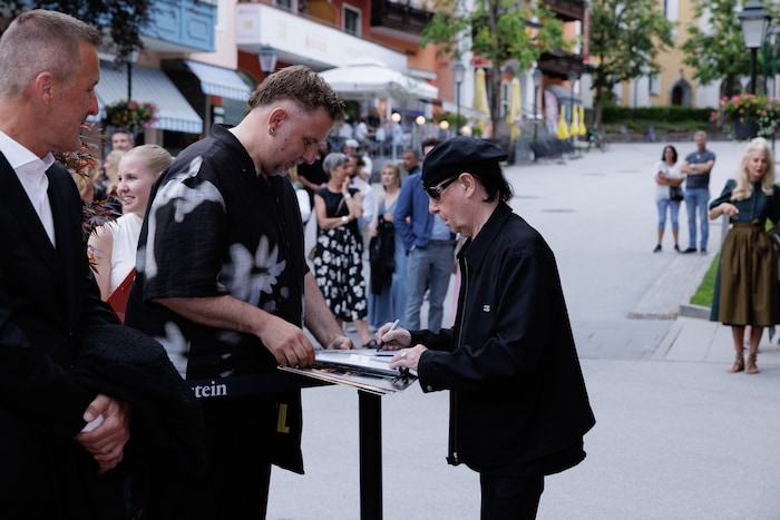 Das Festival lockte viele Schaulustige an. Klaus Meine nahm sich genug Zeit um noch Autogramme ...
