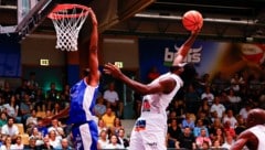 Oberwart um Johnson (li.) konnte die Bulls nicht stoppen. 