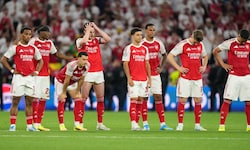 Hängende Köpfe bei den Arsenal-Spielern nach dem verlorenen Finale