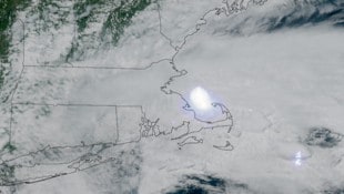 Der Meteor explodierte am über dem Nordosten von Massachusetts und dem Südosten von New ...