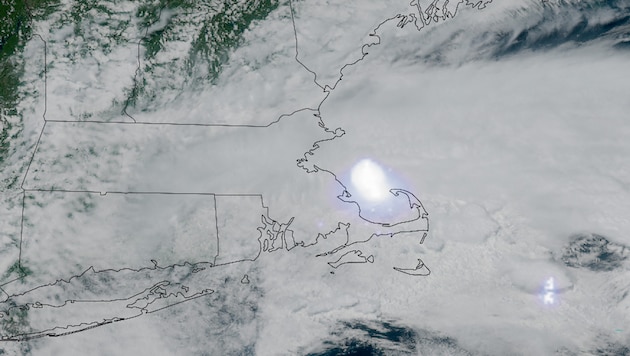 Der Meteor explodierte am über dem Nordosten von Massachusetts und dem Südosten von New ...