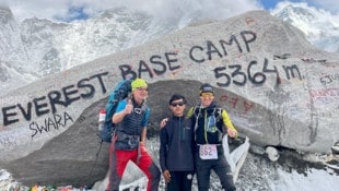 Christian Hoffmann (re.) vor dem Start des höchsten Marathons der Welt.