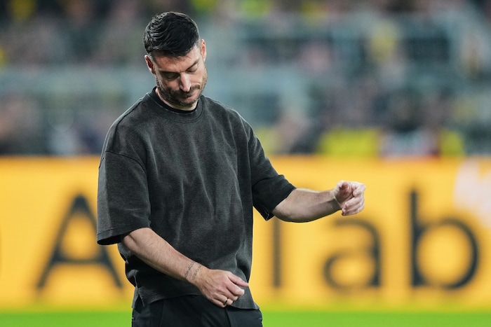 Albert Riera musste nach der enttäuschenden Saison seine Koffer packen.