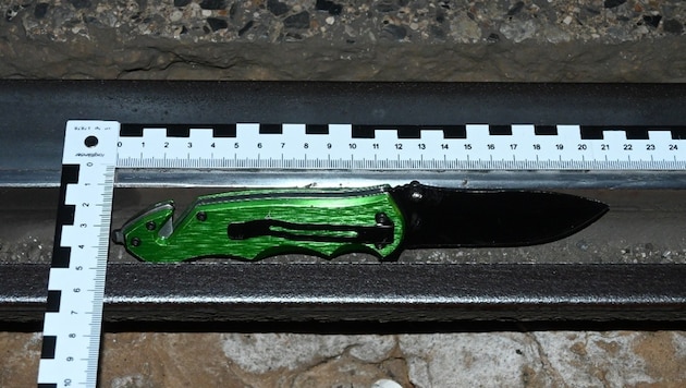 Die Polizei stellte nach der Gewalttat am Praterstern ein Klappmesser sicher.