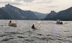 Am Traunsee war ein Segelboot gekentert
