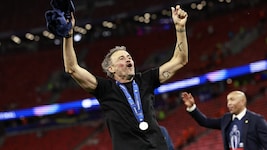 Luis Enrique wurde mit PSG zum zweiten Mal in Folge Champions-League-Sieger.