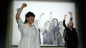 Jula Zangger und Künstlerin Isabella Müller-Fuchs in „Frauen leben, Frauen sterben“