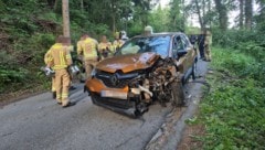 Auf der Volderwaldstraße krachte es. Drei Personen wurden verletzt, an den Autos entstand ...