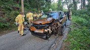 Auf der Volderwaldstraße krachte es. Drei Personen wurden verletzt, an den Autos entstand ...