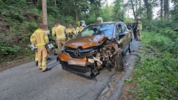Auf der Volderwaldstraße krachte es. Drei Personen wurden verletzt, an den Autos entstand ...