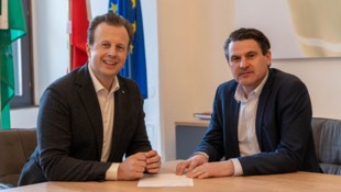 ÖVP-Parteikollegen an einem Tisch: Karlheinz Kornhäusl und Christoph Zarits.