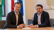 ÖVP-Parteikollegen an einem Tisch: Karlheinz Kornhäusl und Christoph Zarits.