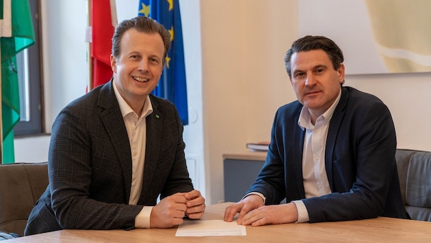 ÖVP-Parteikollegen an einem Tisch: Karlheinz Kornhäusl und Christoph Zarits.