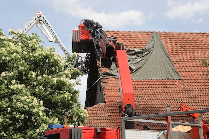 In Knittelfeld (Steiermark) wurde ein Dach teilweise abgedeckt.