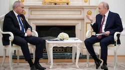 Das Verhältnis zwischen Armeniens Premier Nikol Paschinjan (li.) und Russlands Machthaber ...