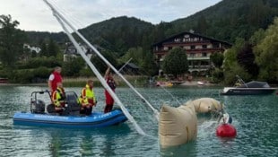 Komplett unter Wasser stand das Boot. 