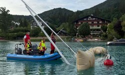 Komplett unter Wasser stand das Boot. 