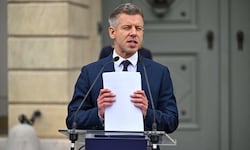 Schreiduelle während der Pressekonferenz von Péter Magyar vor dem Präsidentenpalast: ...