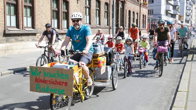 Fahrraddemo für sichere Schulwege