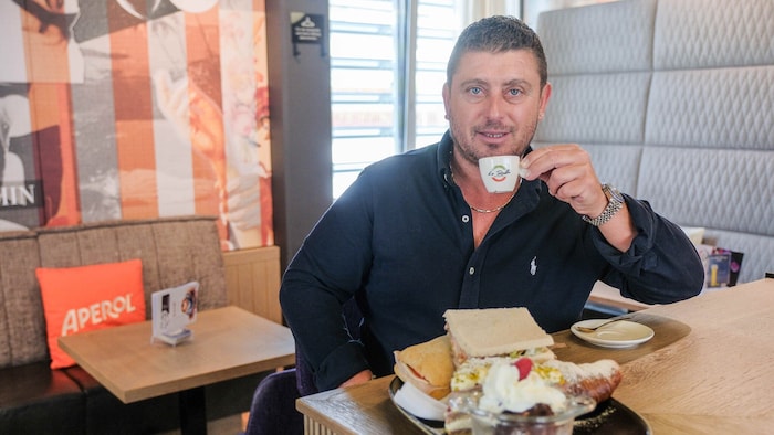 Pächter Angelo La Ruffa bietet italienische Köstlichkeiten wie Tramezzini, Panini und Eis.