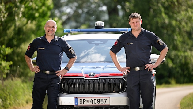 Alexander Mayr (rechts) von der Polizeiinspektion Eferding und Markus Edlbauer von der PI ...