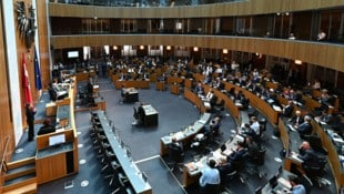 Mitarbeiterinnen und Mitarbeiter des Parlaments stehen nicht unter Beobachtung des ...
