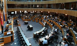 Mitarbeiterinnen und Mitarbeiter des Parlaments stehen nicht unter Beobachtung des ...