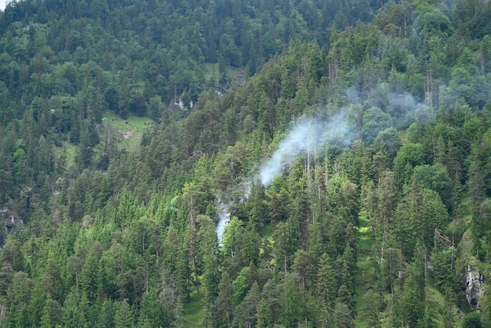 Der Brand am Berghang bei Waidring breitete sich zum Glück nicht extrem aus.
