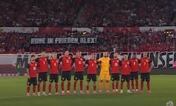 Das ÖFB-Team hielt eine Schweigeminute für den verstorbenen Alexander Manninger ab.