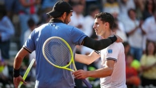Juan Manuel Cerundolo (rechts) flog im Achtelfinale der French Open raus.