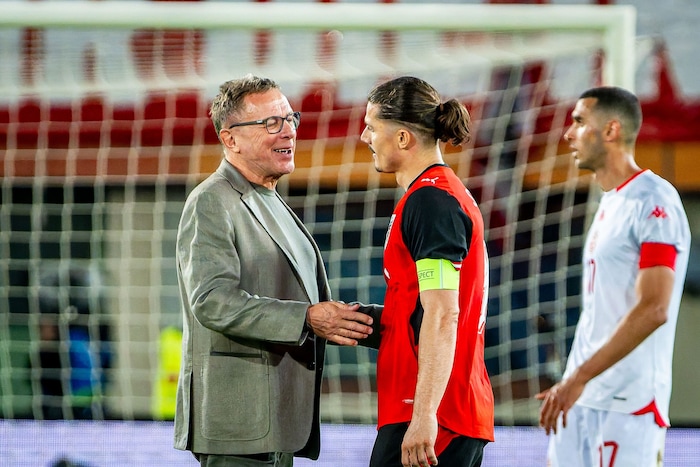 Ralf Rangnick mit Torschütze Marcel Sabitzer