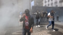 Bei einem Lehrer-Protest setzte die Polizei Tränengas ein.