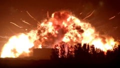 In einer gigantischen Explosion löste sich die Rakete von Blue Origin buchstäblich in Rauch auf.