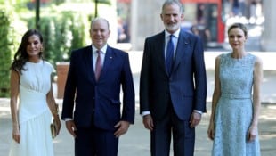 Königin Letizia und Fürstin Charlène sorgten für ein royales Style-Duell, in dem es nur ...