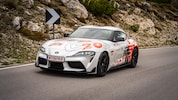 Die Kombination aus Bergstraßen und sportlichen Autos, wie dieser Toyota Supra, haben schon ...