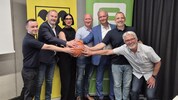 Der Vorstand des UBSC Graz trat ab und übergab an Kerstin Höger und Martin Mitter (Bildmitte).