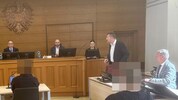 Raubprozess in Saal 29 in Klagenfurt – der Terror-Glaskäfig ist wieder abgebaut worden.