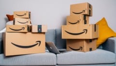 In vielen österreichischen Wohnräumen stapeln sich Pakete von Amazon.
