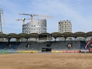 Im Stadion Graz-Liebenau fahren derzeit die schweren Maschinen auf. Der Fußballplatz ist über ...