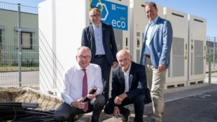 Ökopioniere unter sich: Pernkopf, eNu-Chef Greisberger, Schütz (electrify) und Ecoplus- ...