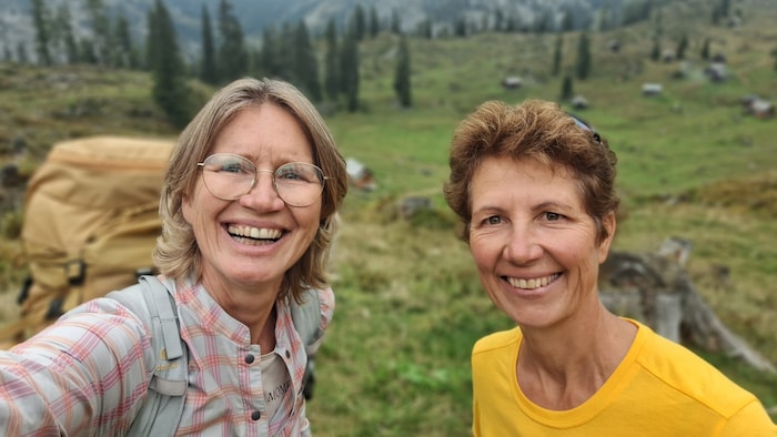 Machen Lust auf diese Tour: die Wanderexpertinnen Elisabeth Zienitzer (li.) und Silvia ...