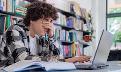 Die Zahl der Schüler mit sonderpädagogischem Förderbedarf ist in den vergangenen fünf Jahren in ...
