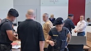Gewusel am Landesgericht Eisenstadt: Gleich drei Pensionisten wurden aus der U-Haft vorgeführt.